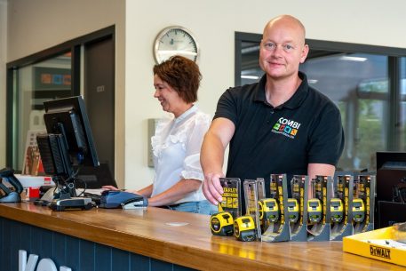 thumb-Shop- / baliemedewerker